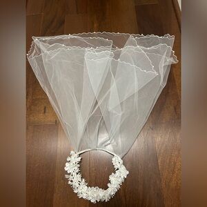 Women’s White Floral Flower Crown & Beaded Veil - Perfect for Weddings/Costumes